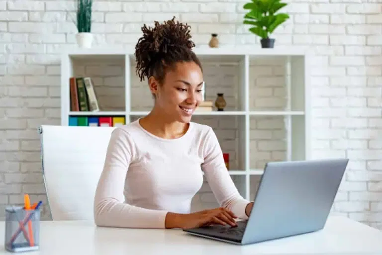 vecteezy woman working on laptop in the office looking at the screen 3492119 1